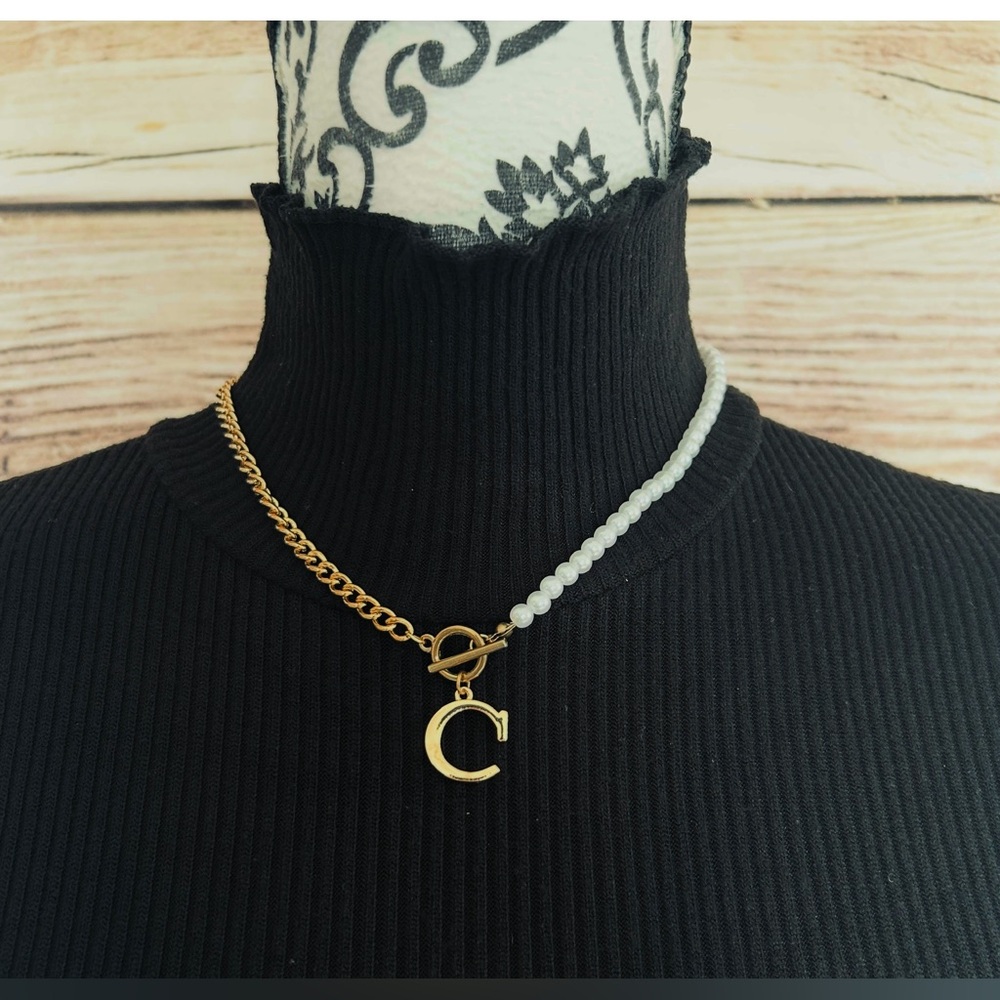 Rue21 Women’s Gold Toned Pearl / Chain Initial C Letter Pendant Necklace NWT